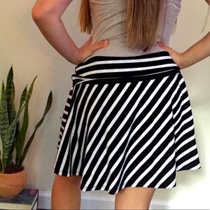 LIKE NEW b&w striped skirt